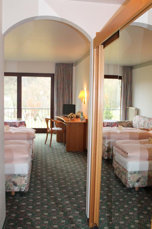 Landgasthof Hotel Zur Linde im Taunus Gemünden Exterior foto