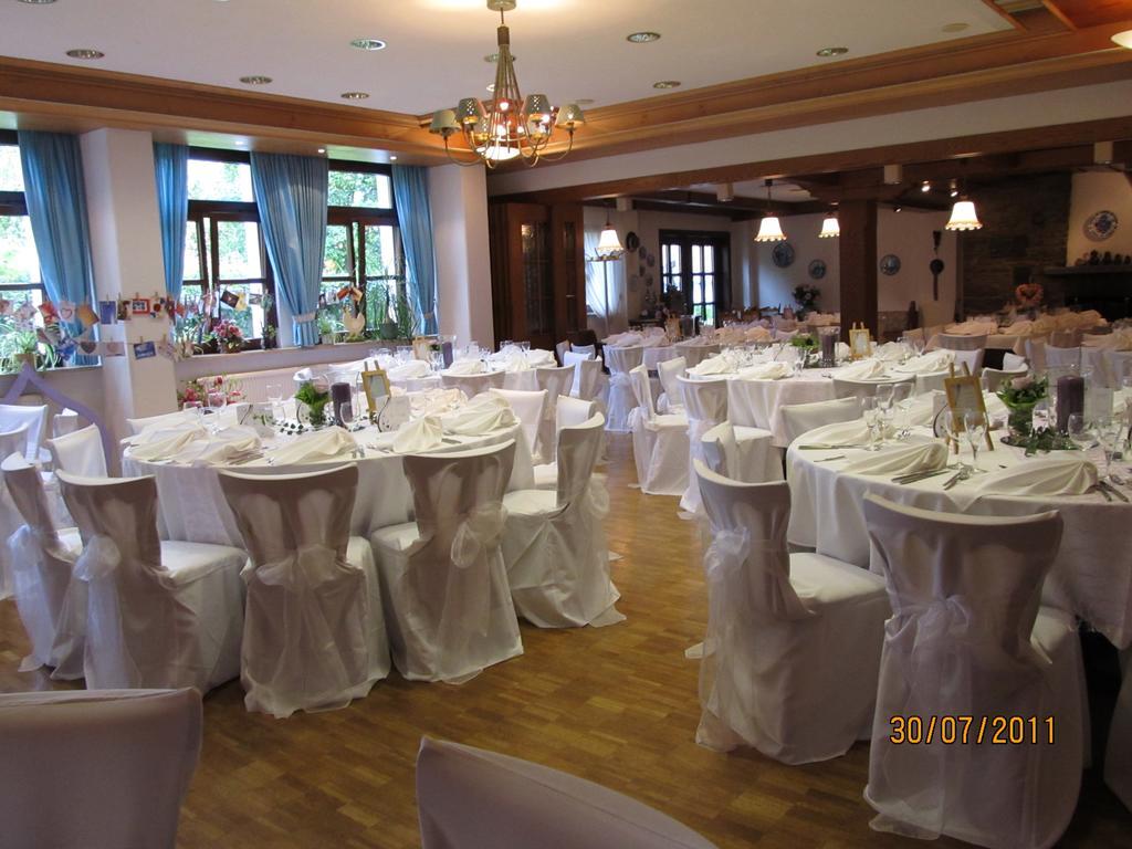 Landgasthof Hotel Zur Linde im Taunus Gemünden Exterior foto